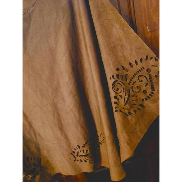 Chico's Women's Brown Lasercut Poncho Boho Size L/XL NWOT - Picture 2 of 4